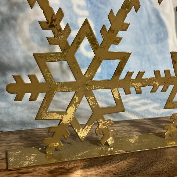 Holiday snowflake table top accessory 14” - Picture 5 of 5